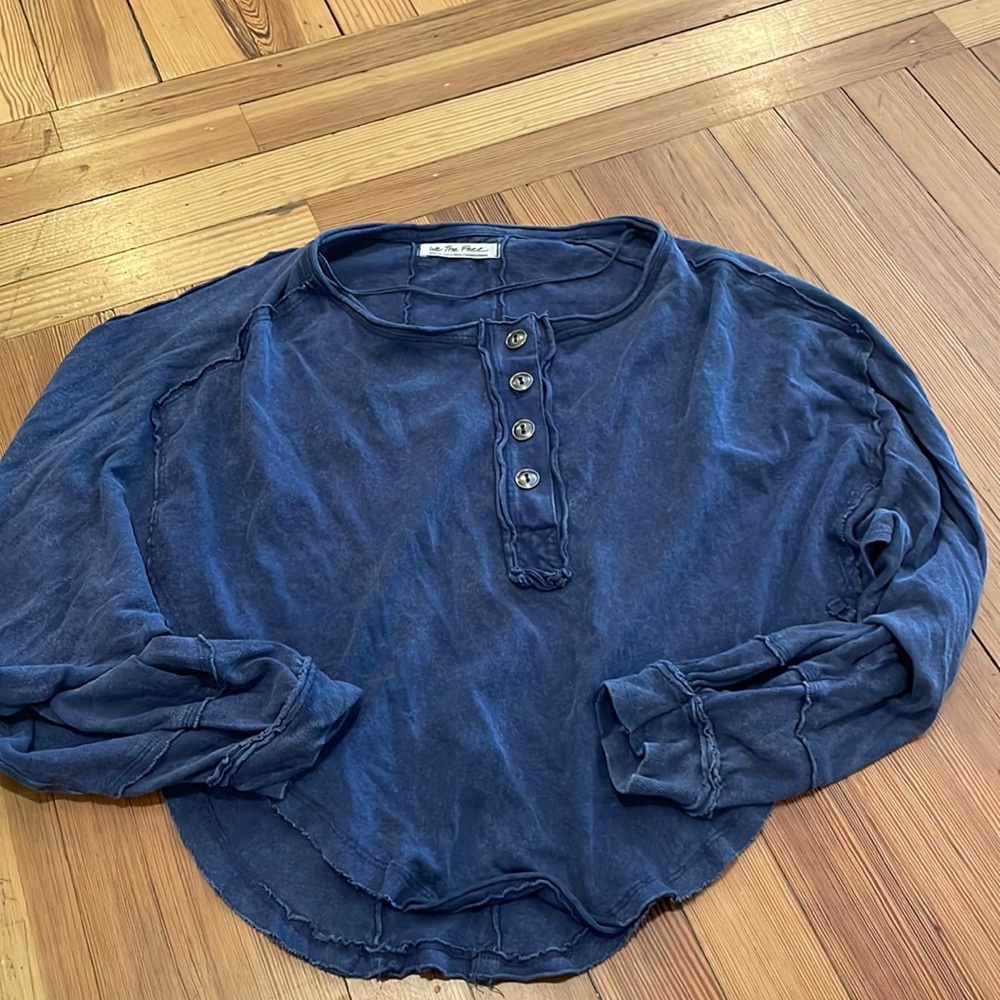 We The Free size medium crop sweater